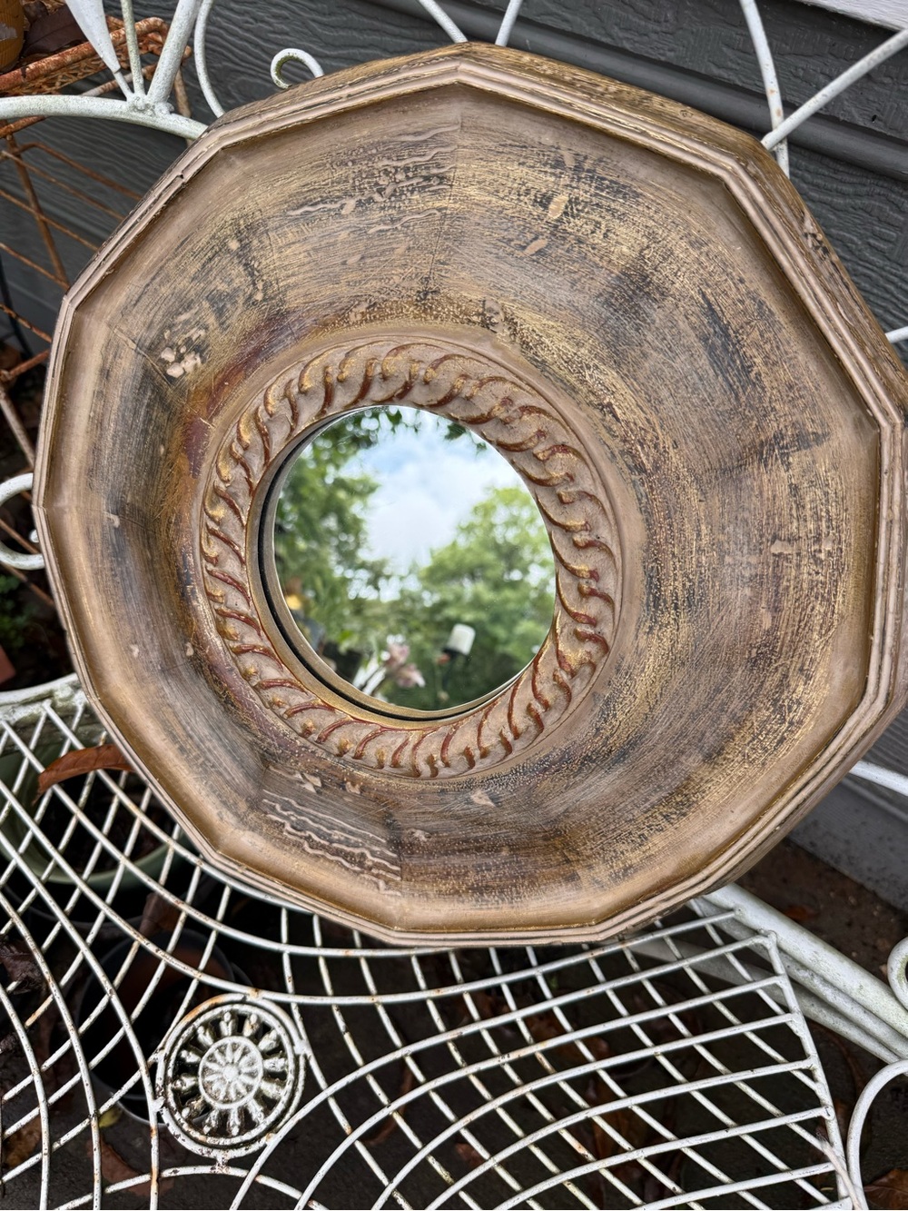 Vintage-Style Round Wall Mirror in Distressed Gold